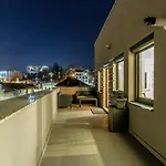 Modern And Stylish Apartment W Terrace