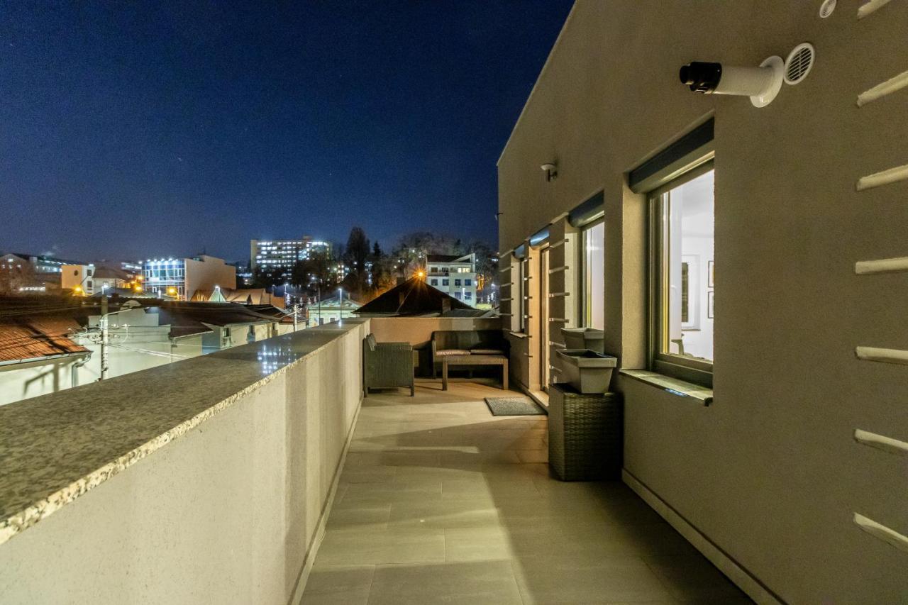 Căn hộ Modern And Stylish W Terrace *